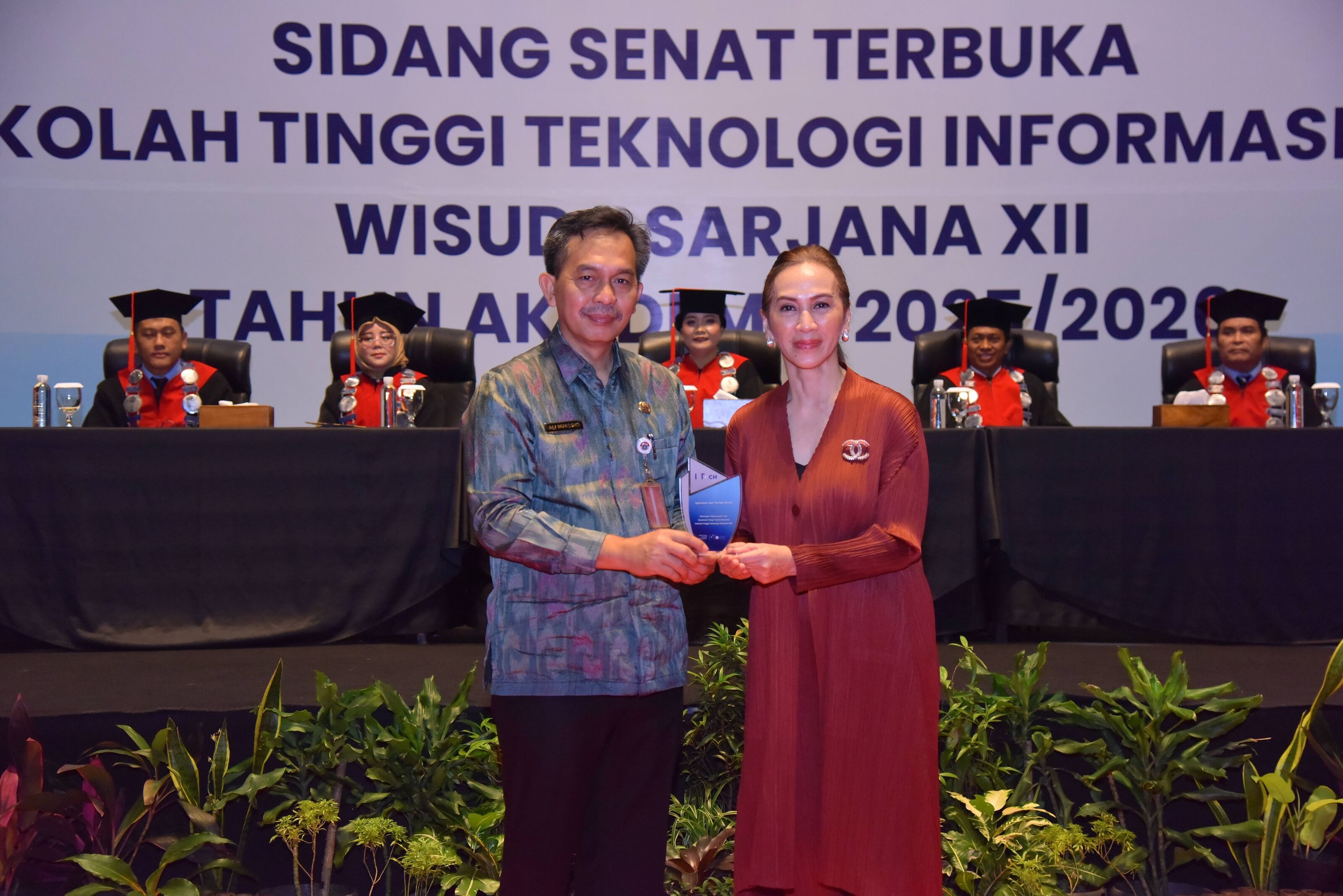 Wisuda Sarjana XII STTI NIIT Dihadiri Kepala LLDIKTI Wilayah III dan Perwakilan Pemerintah Provinsi DKI Jakarta